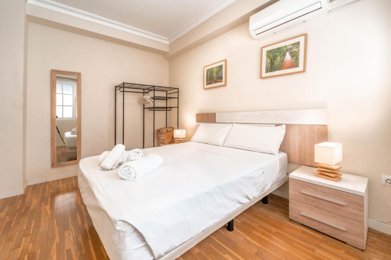 Gran Apartamento De 3 Habitaciones Junto A La Catedral マラガ エクステリア 写真