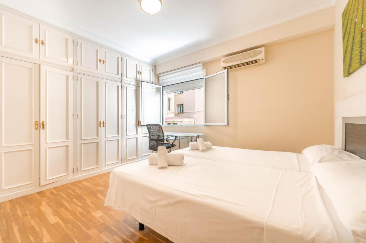 Gran Apartamento De 3 Habitaciones Junto A La Catedral マラガ エクステリア 写真