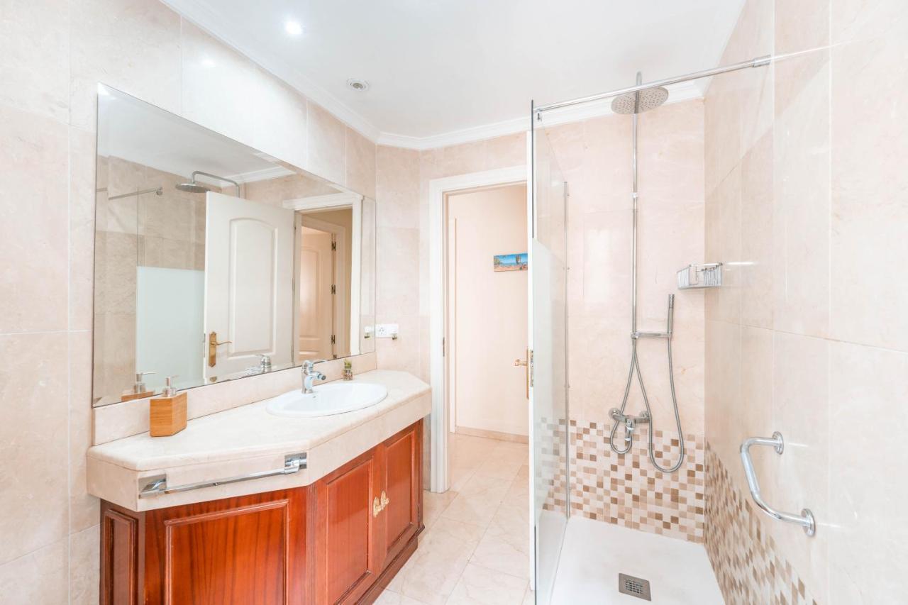 Gran Apartamento De 3 Habitaciones Junto A La Catedral マラガ エクステリア 写真