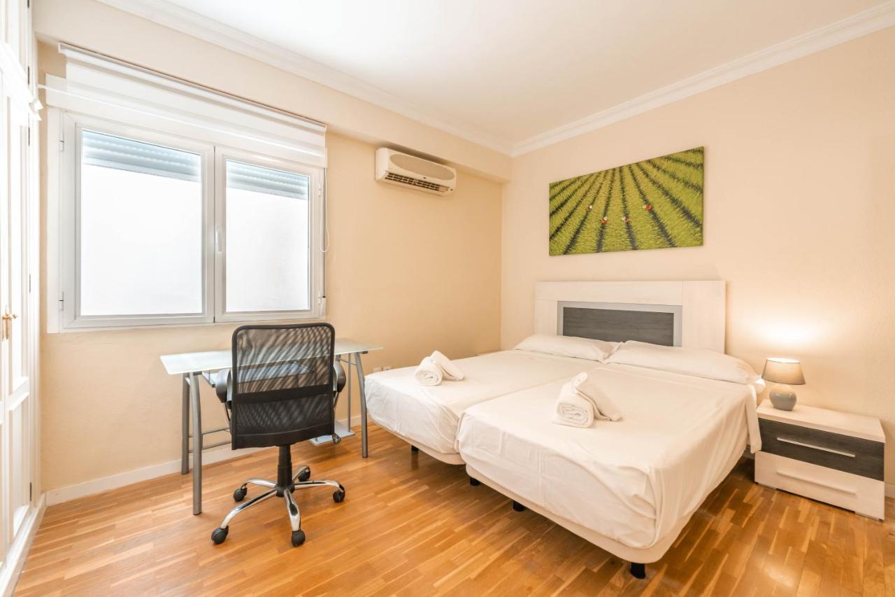 Gran Apartamento De 3 Habitaciones Junto A La Catedral マラガ エクステリア 写真